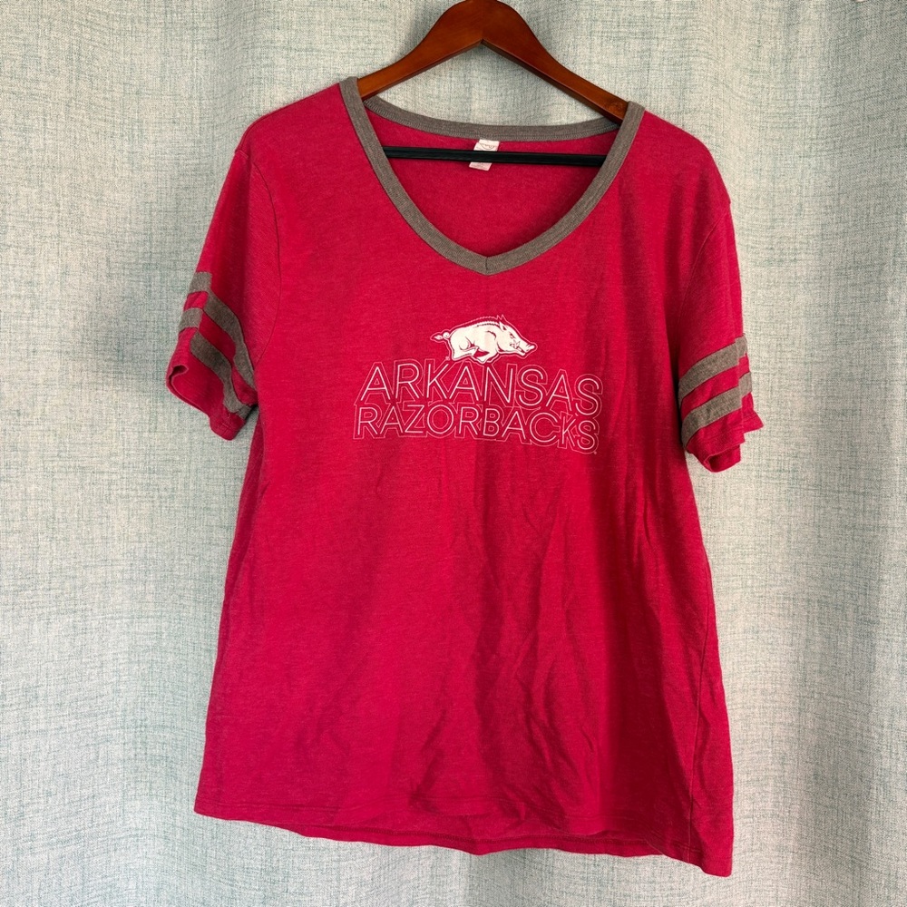 Arkansas Razorbacks V-Neck Game Day Tee – Alternative Apparel – Size XL